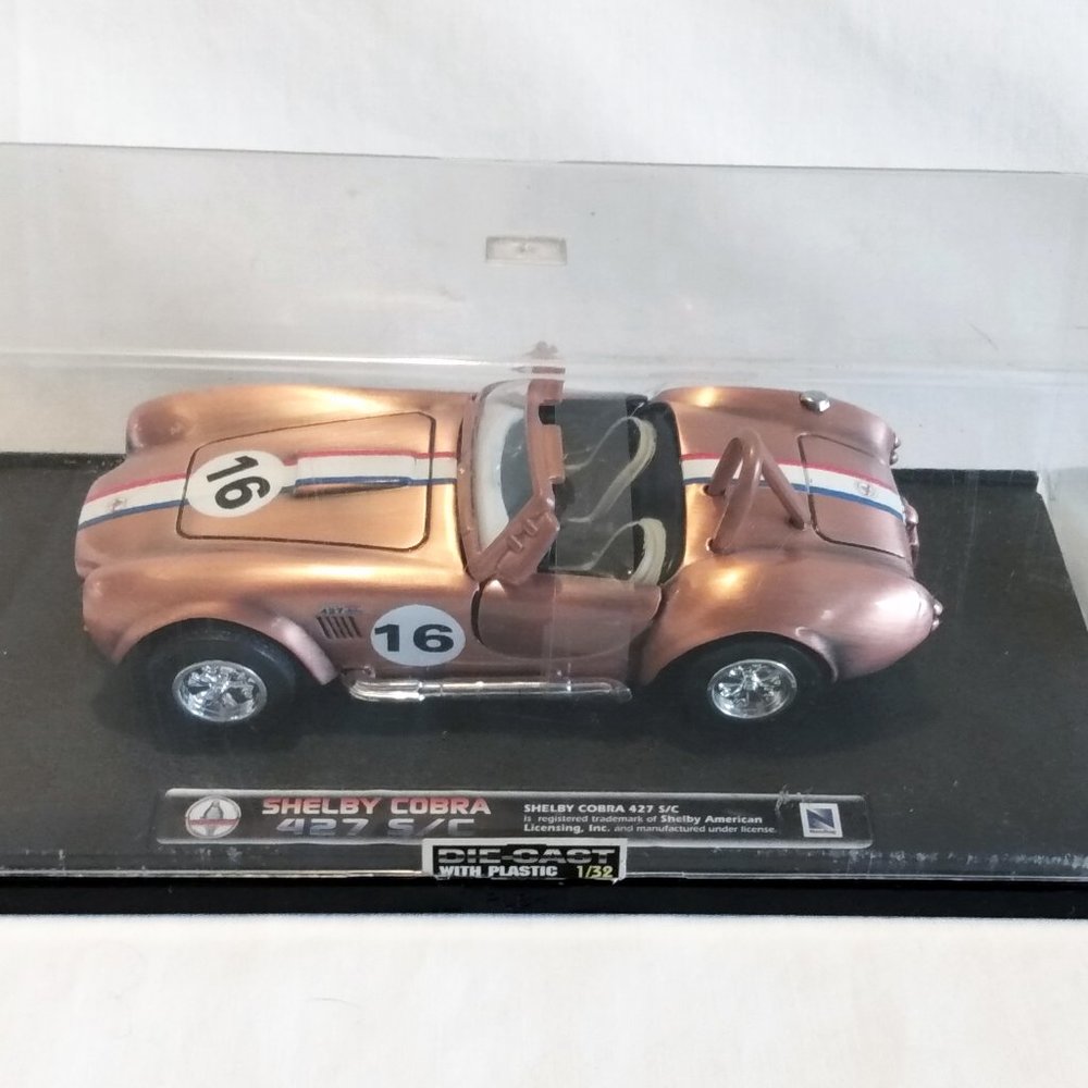 Vtg. Collectable-1999- New-Ray Gold 1966 Shelby Cobra 427 s/c Pull Back In Case